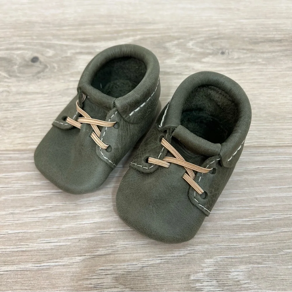 Freshly Picked Olive Green Oxford Baby Shoe